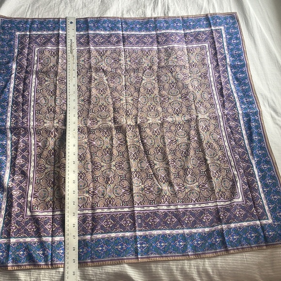 Oscar de la Renta Purple & Blue Silk Scarf - Picture 6 of 6
